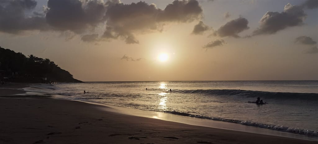 contact coucher de soleil sur plage